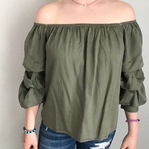 AMERICAN EAGLE OFF-THE-SHOULDER BLOUSE
